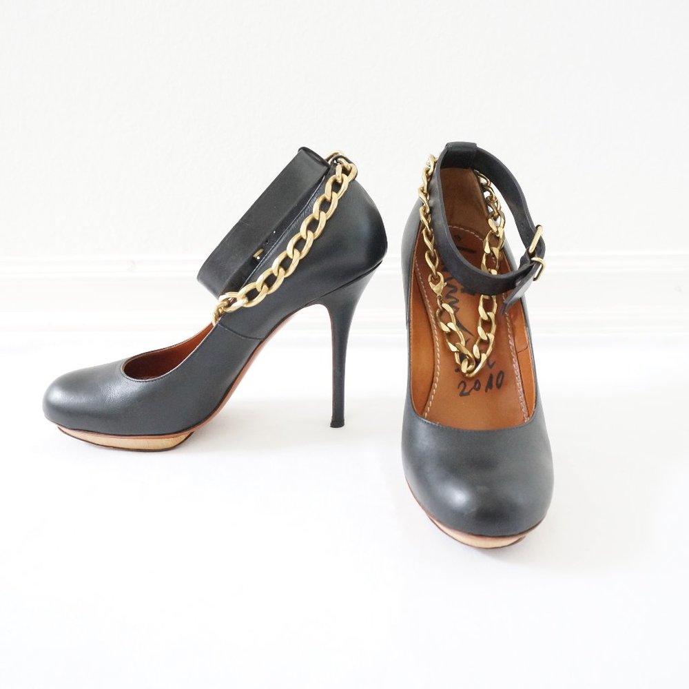 LANVIN BLACK LEATHER CHAIN PUMP